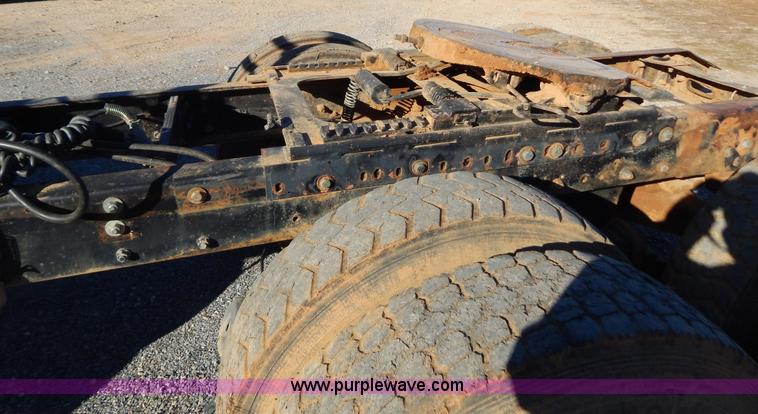 image for item B4821 1989 Mack R690ST semi truck