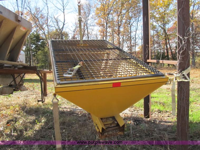 image for item F8876 Highway Equipment P-8 salt/sand spreader