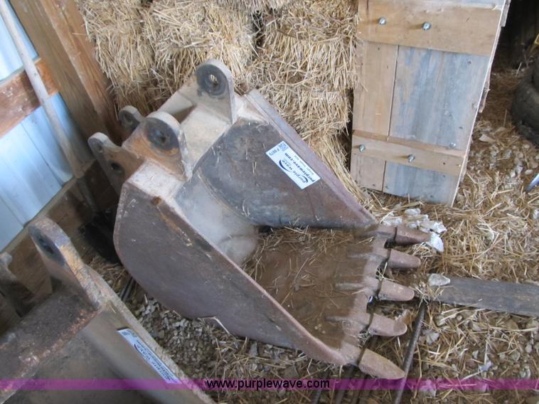 image for item F8879 24"W backhoe bucket