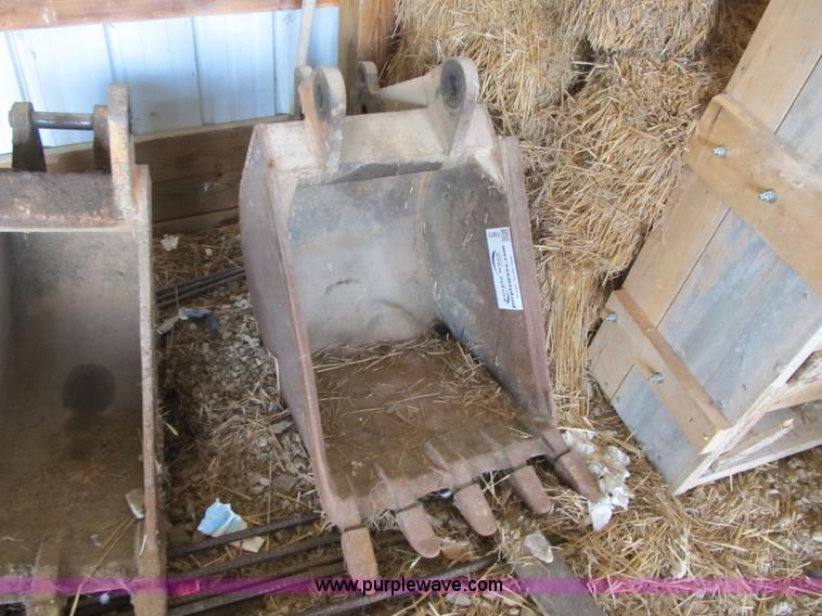 image for item F8879 24"W backhoe bucket