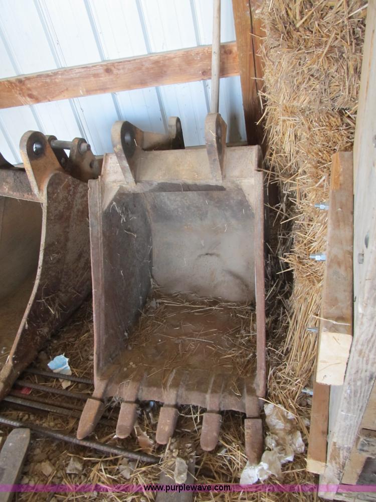 image for item F8879 24"W backhoe bucket