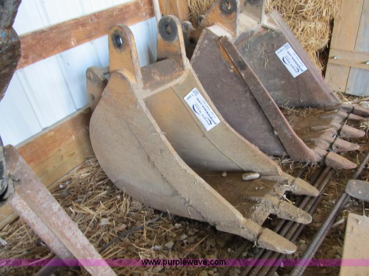 image for item F8880 16" backhoe bucket