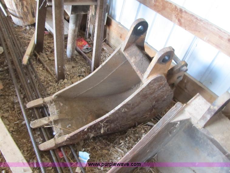 image for item F8880 16" backhoe bucket