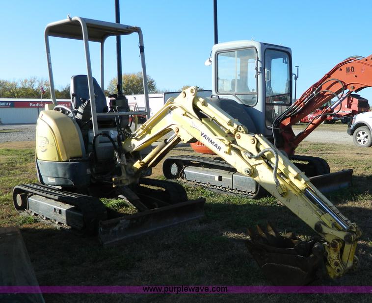 image for item H2346 2006 Yanmar V1020-3 mini excavator
