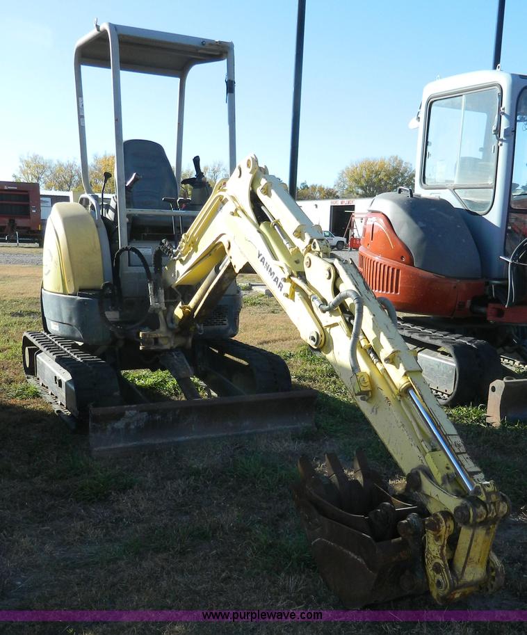 image for item H2346 2006 Yanmar V1020-3 mini excavator