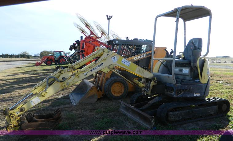 image for item H2346 2006 Yanmar V1020-3 mini excavator