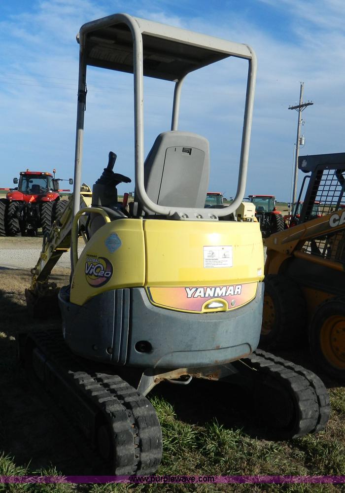 image for item H2346 2006 Yanmar V1020-3 mini excavator