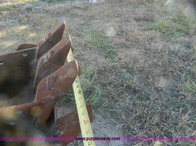 image for item H2346 2006 Yanmar V1020-3 mini excavator