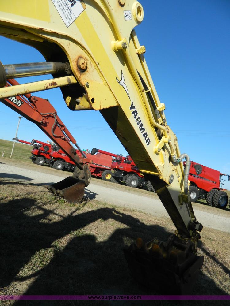 image for item H2346 2006 Yanmar V1020-3 mini excavator