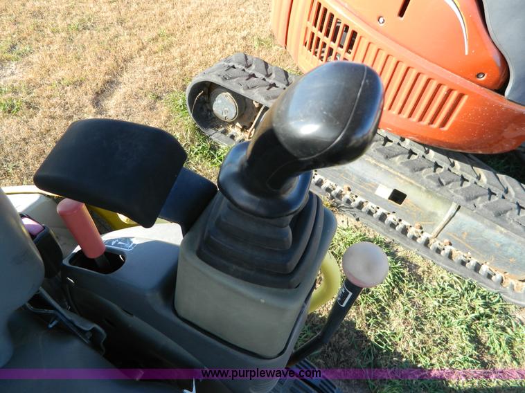 image for item H2346 2006 Yanmar V1020-3 mini excavator