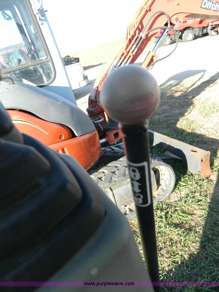 image for item H2346 2006 Yanmar V1020-3 mini excavator