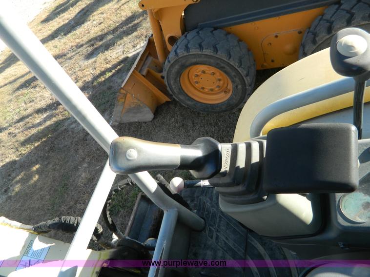 image for item H2346 2006 Yanmar V1020-3 mini excavator