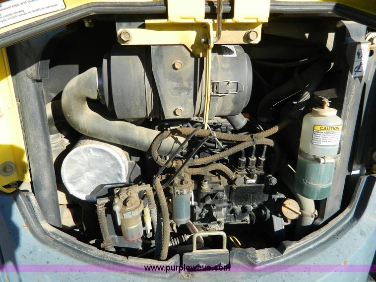 image for item H2346 2006 Yanmar V1020-3 mini excavator