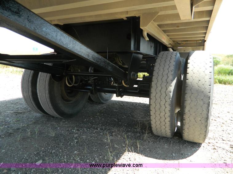 image for item H2437 1998 Travis T-102/27 end dump trailer