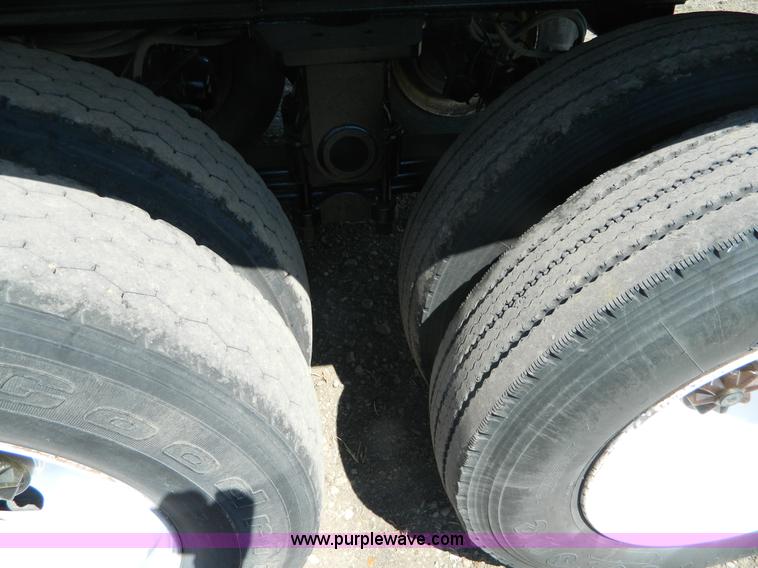 image for item H2437 1998 Travis T-102/27 end dump trailer