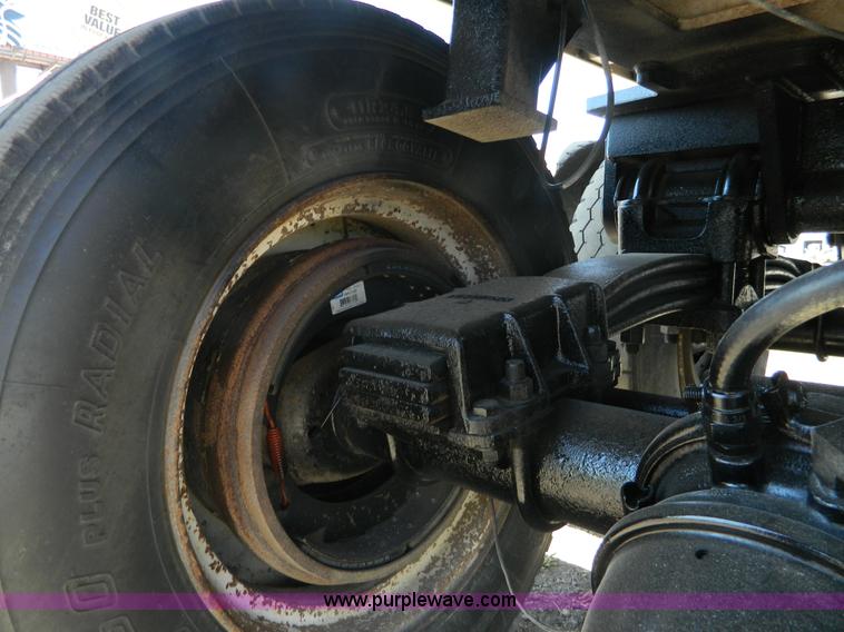 image for item H2437 1998 Travis T-102/27 end dump trailer