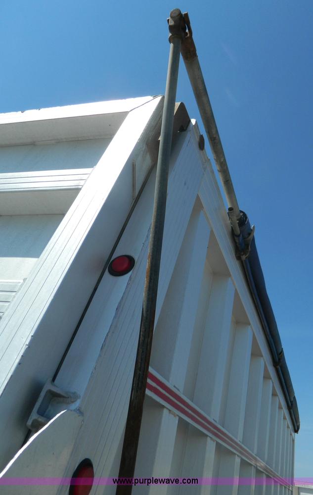 image for item H2437 1998 Travis T-102/27 end dump trailer