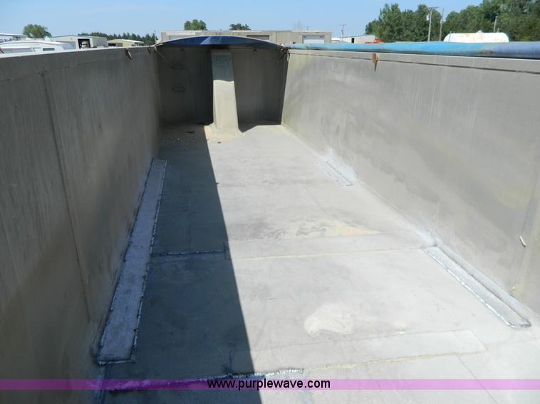 image for item H2437 1998 Travis T-102/27 end dump trailer