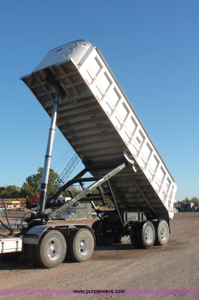 image for item H2437 1998 Travis T-102/27 end dump trailer
