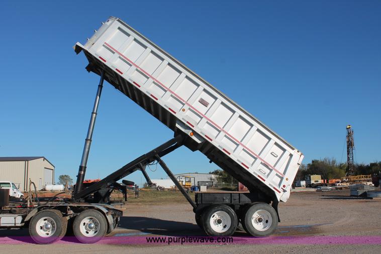 image for item H2437 1998 Travis T-102/27 end dump trailer
