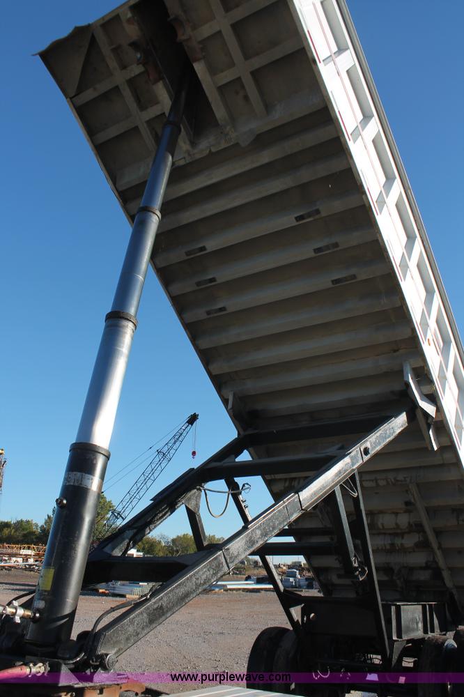 image for item H2437 1998 Travis T-102/27 end dump trailer