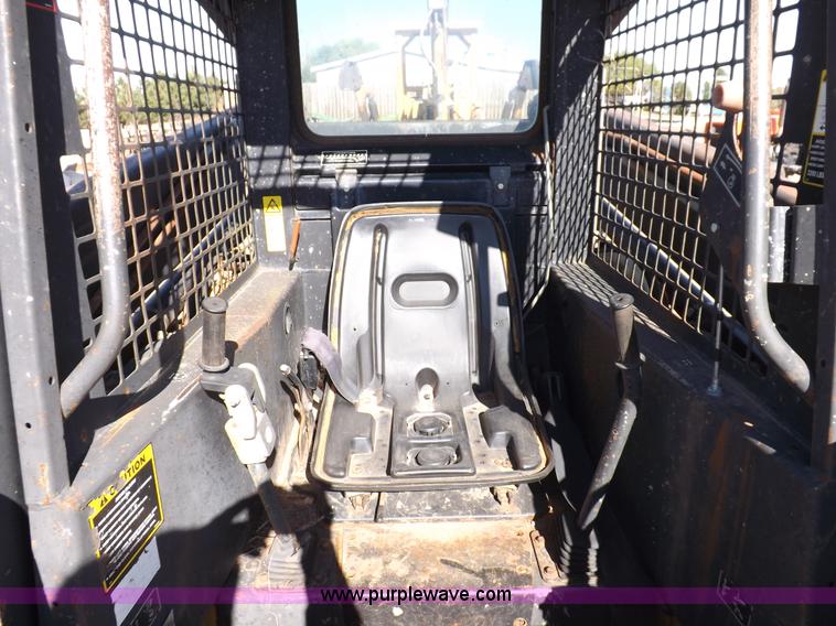 image for item H9011 1995 New Holland LX865 skid steer