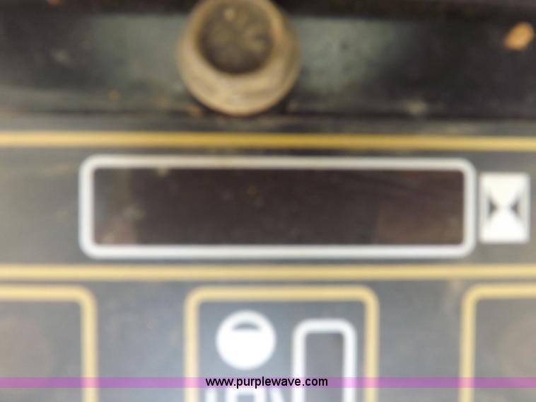 image for item H9011 1995 New Holland LX865 skid steer