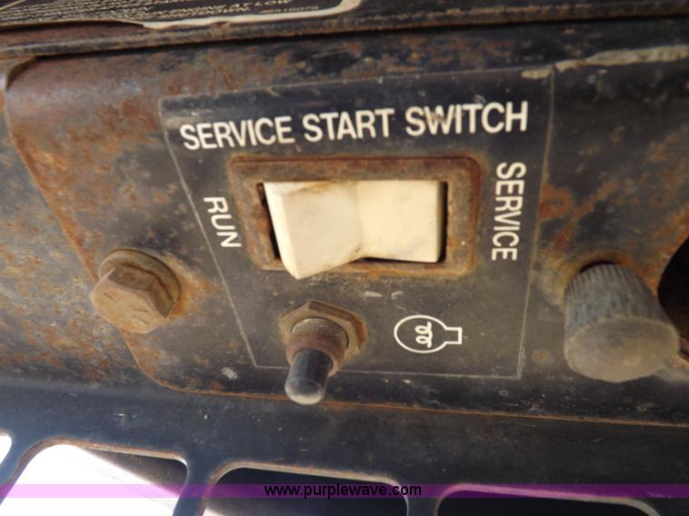 image for item H9011 1995 New Holland LX865 skid steer