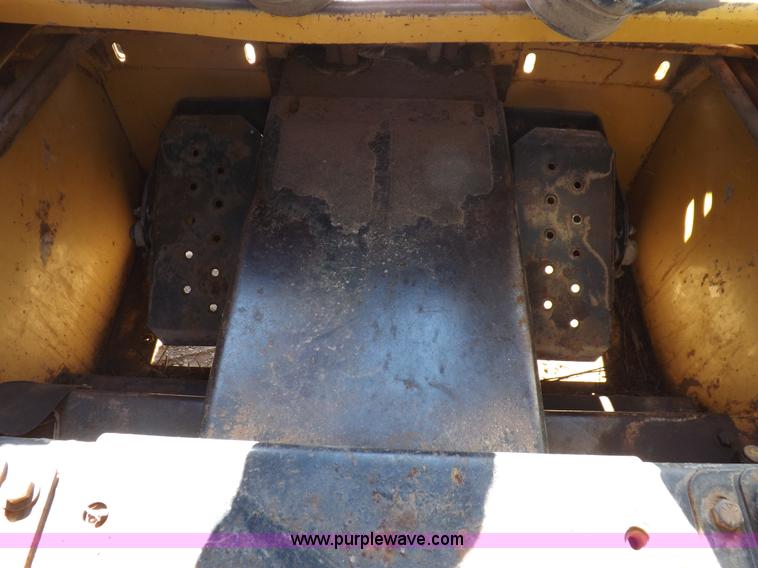 image for item H9011 1995 New Holland LX865 skid steer