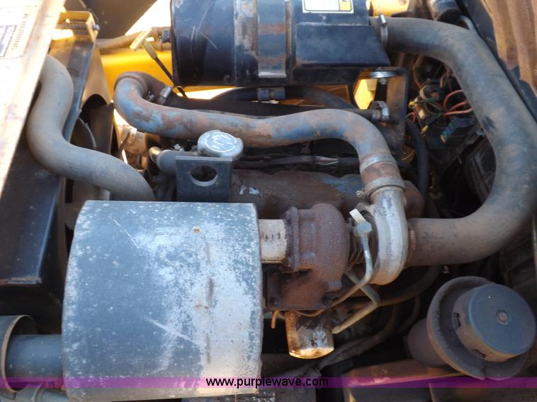 image for item H9011 1995 New Holland LX865 skid steer