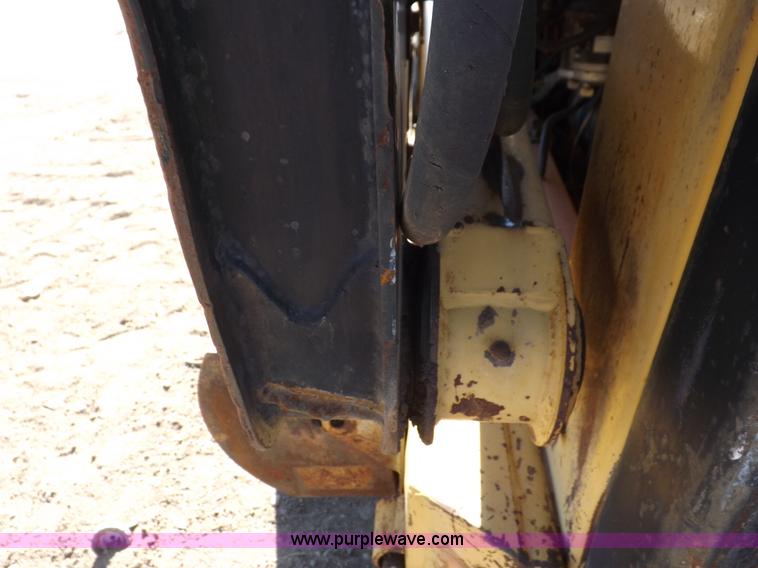 image for item H9011 1995 New Holland LX865 skid steer