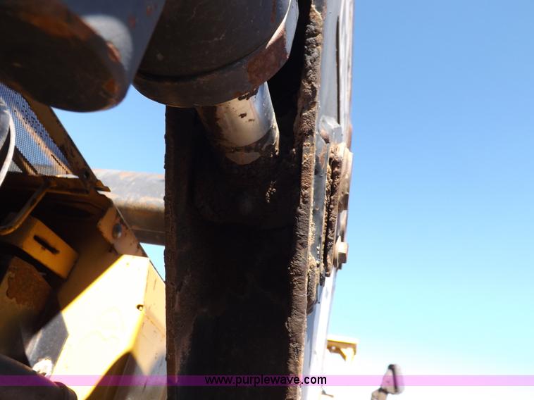 image for item H9011 1995 New Holland LX865 skid steer