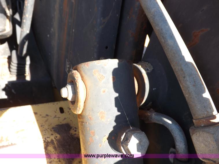 image for item H9011 1995 New Holland LX865 skid steer