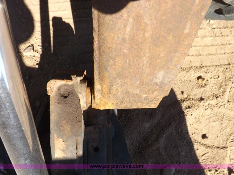 image for item H9011 1995 New Holland LX865 skid steer