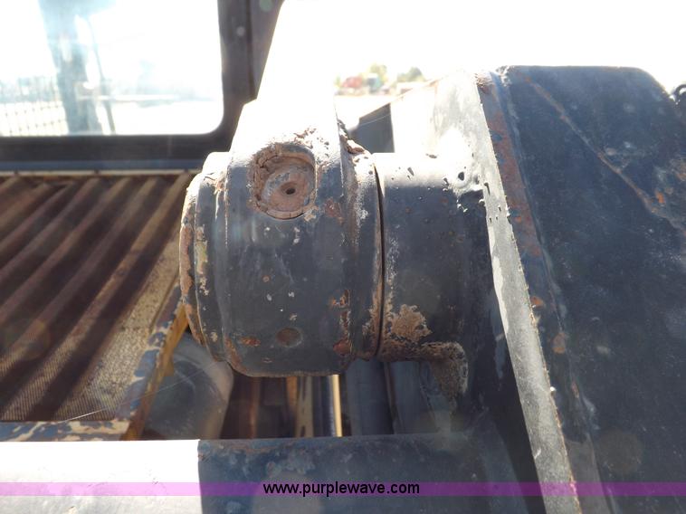 image for item H9011 1995 New Holland LX865 skid steer