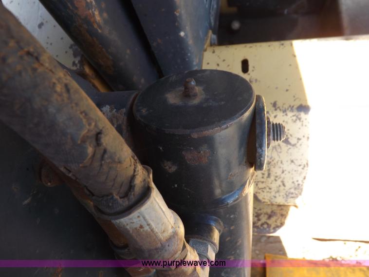 image for item H9011 1995 New Holland LX865 skid steer