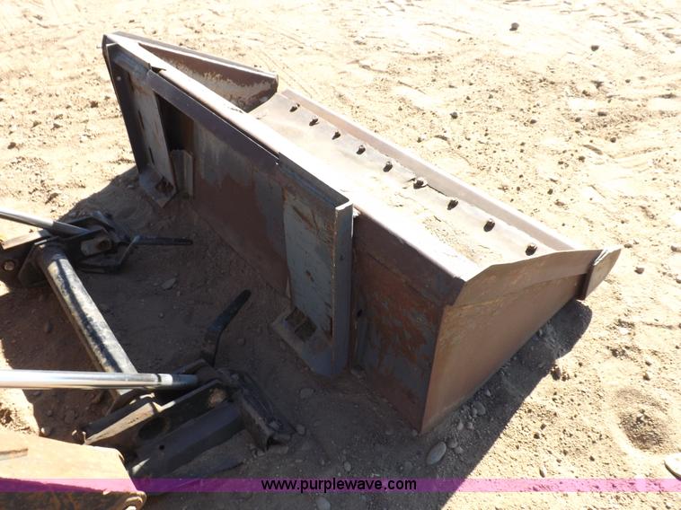 image for item H9011 1995 New Holland LX865 skid steer