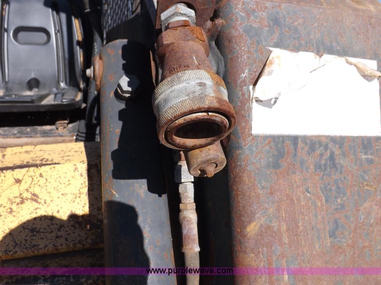 image for item H9011 1995 New Holland LX865 skid steer