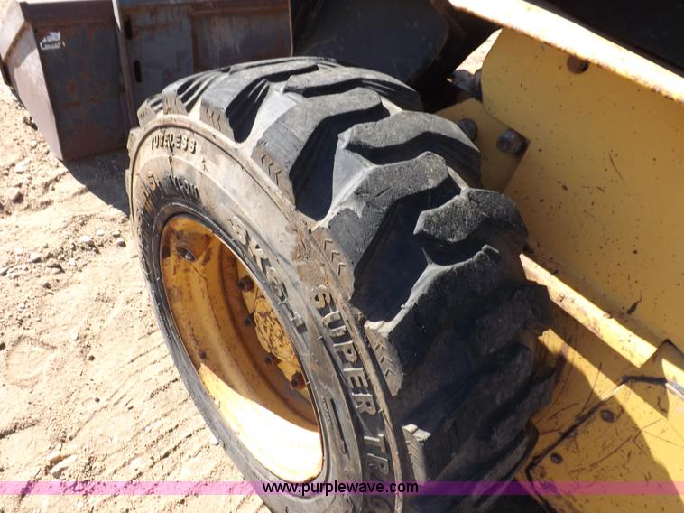 image for item H9011 1995 New Holland LX865 skid steer