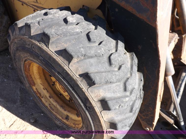 image for item H9011 1995 New Holland LX865 skid steer