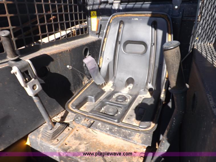 image for item H9011 1995 New Holland LX865 skid steer