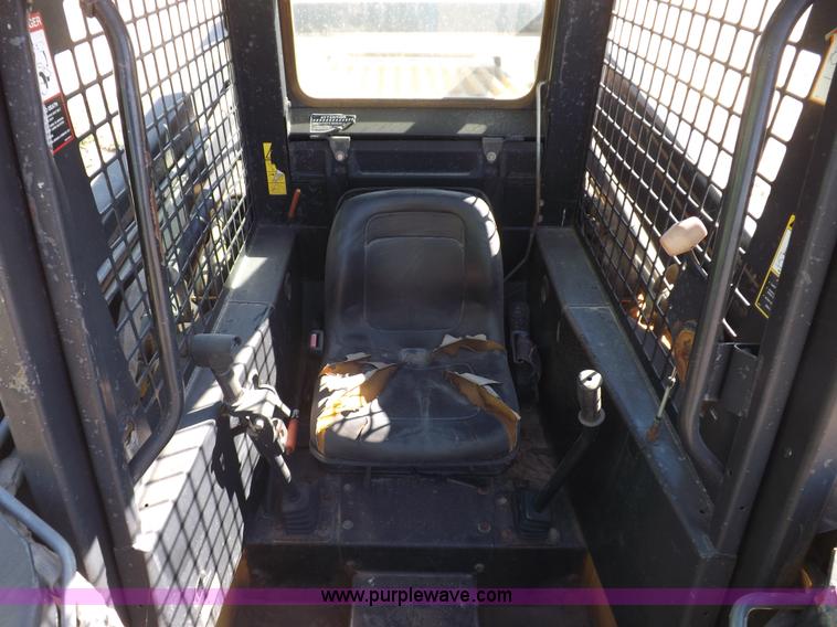 image for item H9012 1999 New Holland LX985 skid steer
