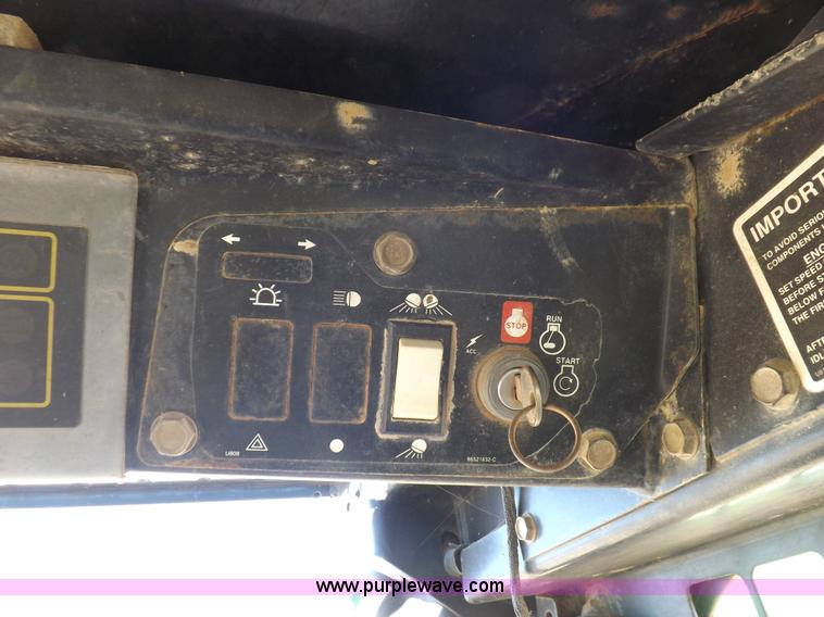 image for item H9012 1999 New Holland LX985 skid steer