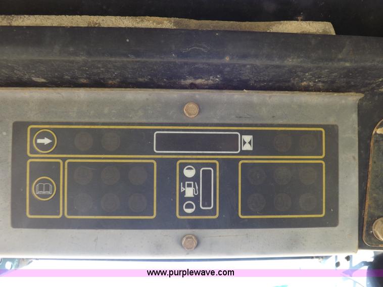 image for item H9012 1999 New Holland LX985 skid steer