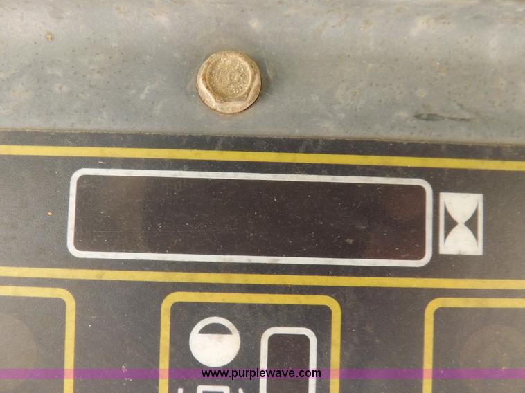 image for item H9012 1999 New Holland LX985 skid steer