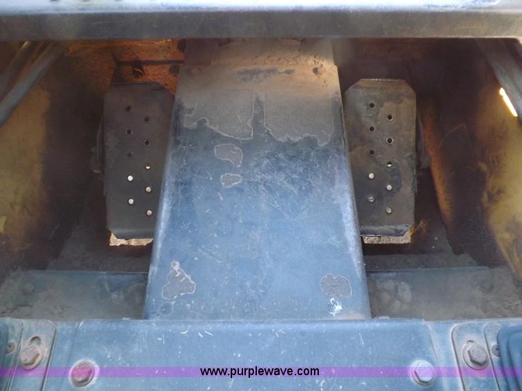 image for item H9012 1999 New Holland LX985 skid steer