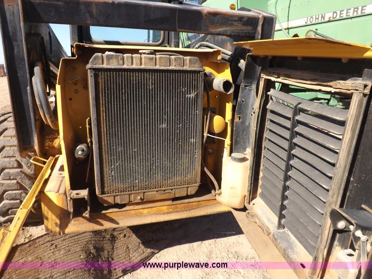 image for item H9012 1999 New Holland LX985 skid steer