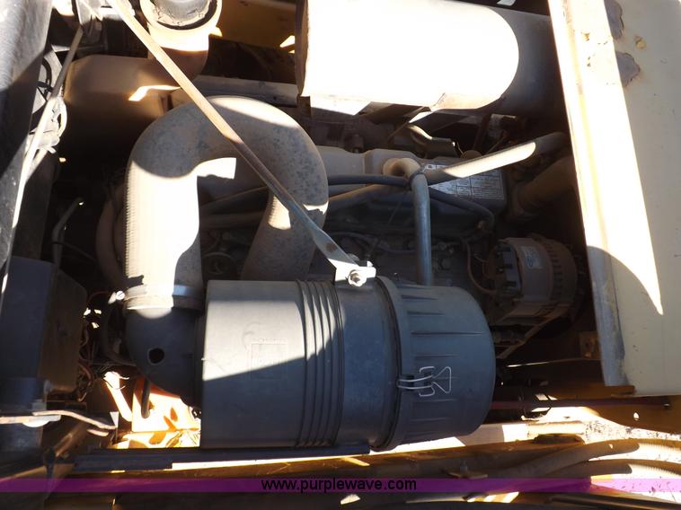 image for item H9012 1999 New Holland LX985 skid steer