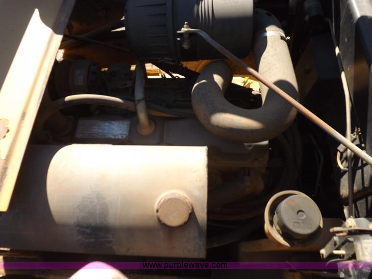 image for item H9012 1999 New Holland LX985 skid steer