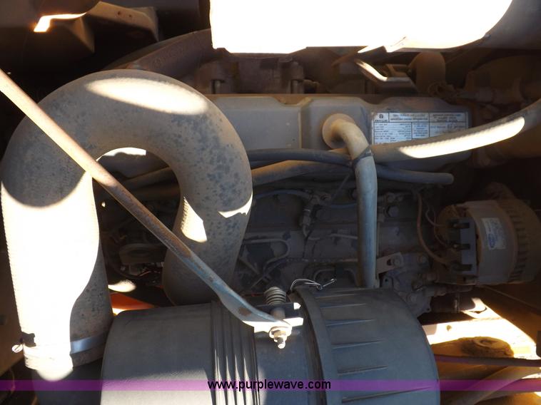 image for item H9012 1999 New Holland LX985 skid steer